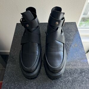 Zara Buckle Boots, excellent condition - worn once. Size 37